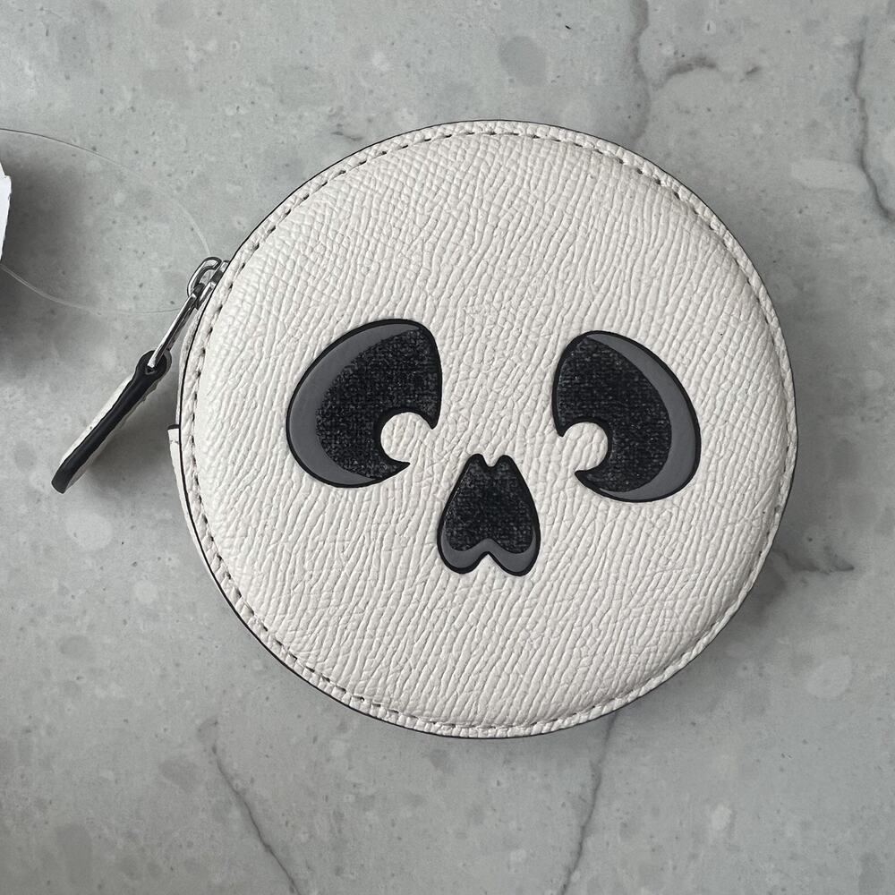 NWT Coach Round Circular Coin Case With Halloween Skull CW935 Silver / Chalk - Picture 1 of 4